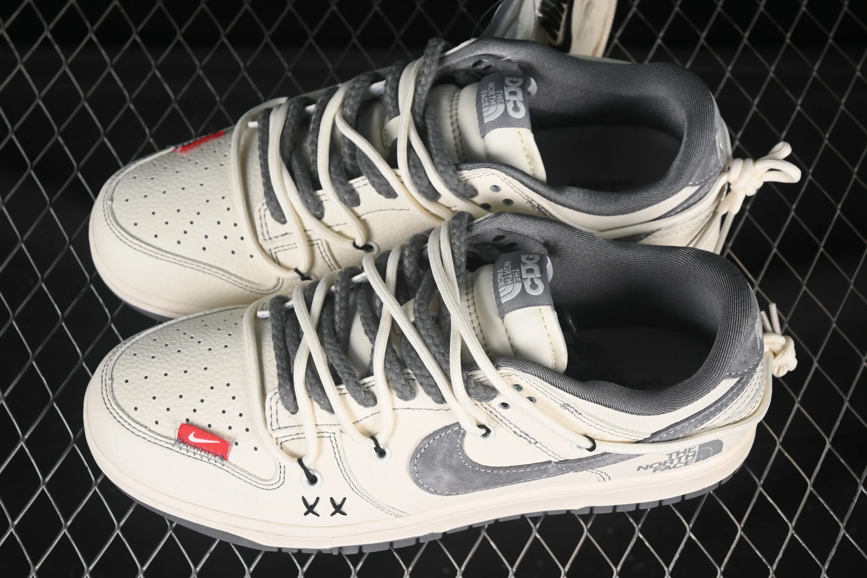 All Categories Nk SB Dunk Series Nk SB Dunk Low High-end Customized Low-top Shoes Nike SB Dunk Low North Series Strap Beige and Gray Hook Anniversary High-end Customized Low-top Casual Shoes YX5066-285